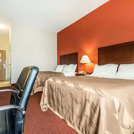 Quality Inn & Suites Лоренсберг Экстерьер фото