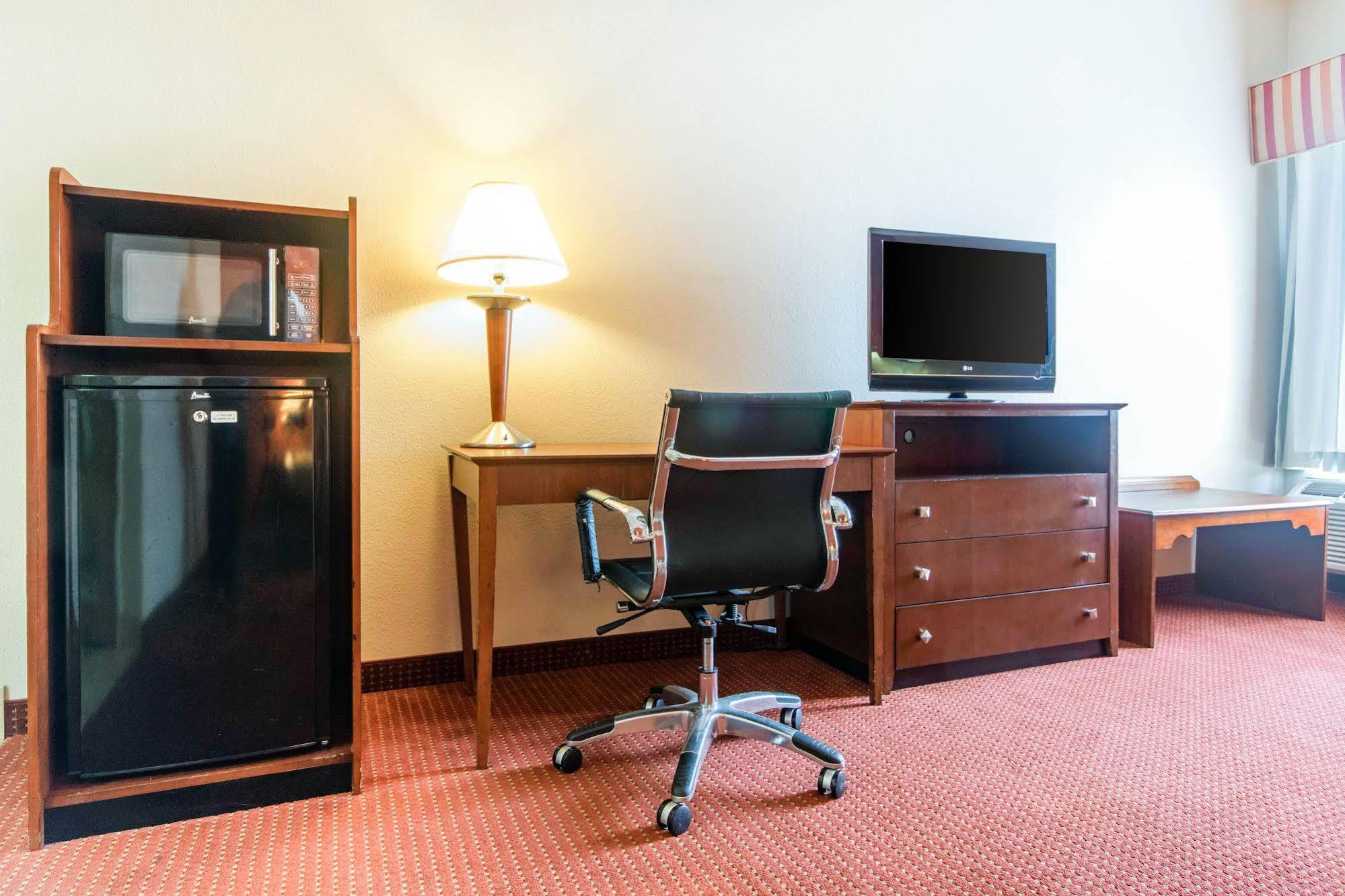 Quality Inn & Suites Лоренсберг Экстерьер фото