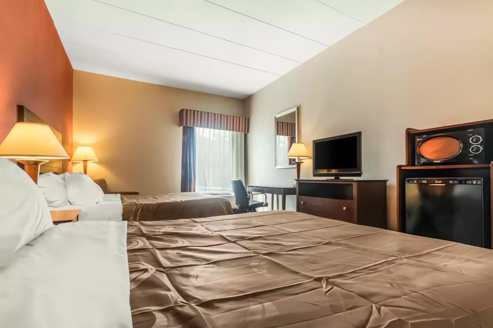 Quality Inn & Suites Лоренсберг Экстерьер фото