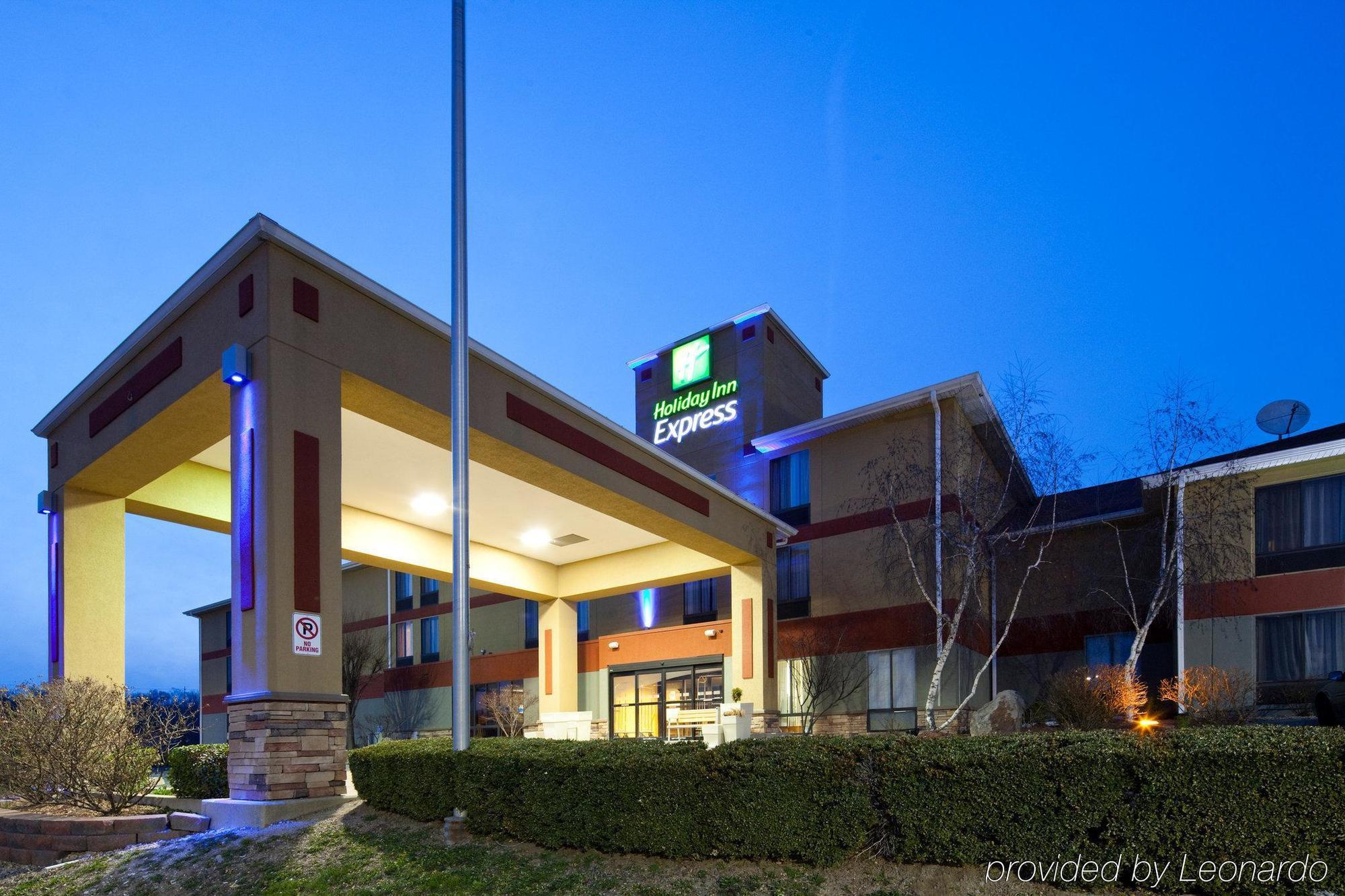 Quality Inn & Suites Лоренсберг Экстерьер фото