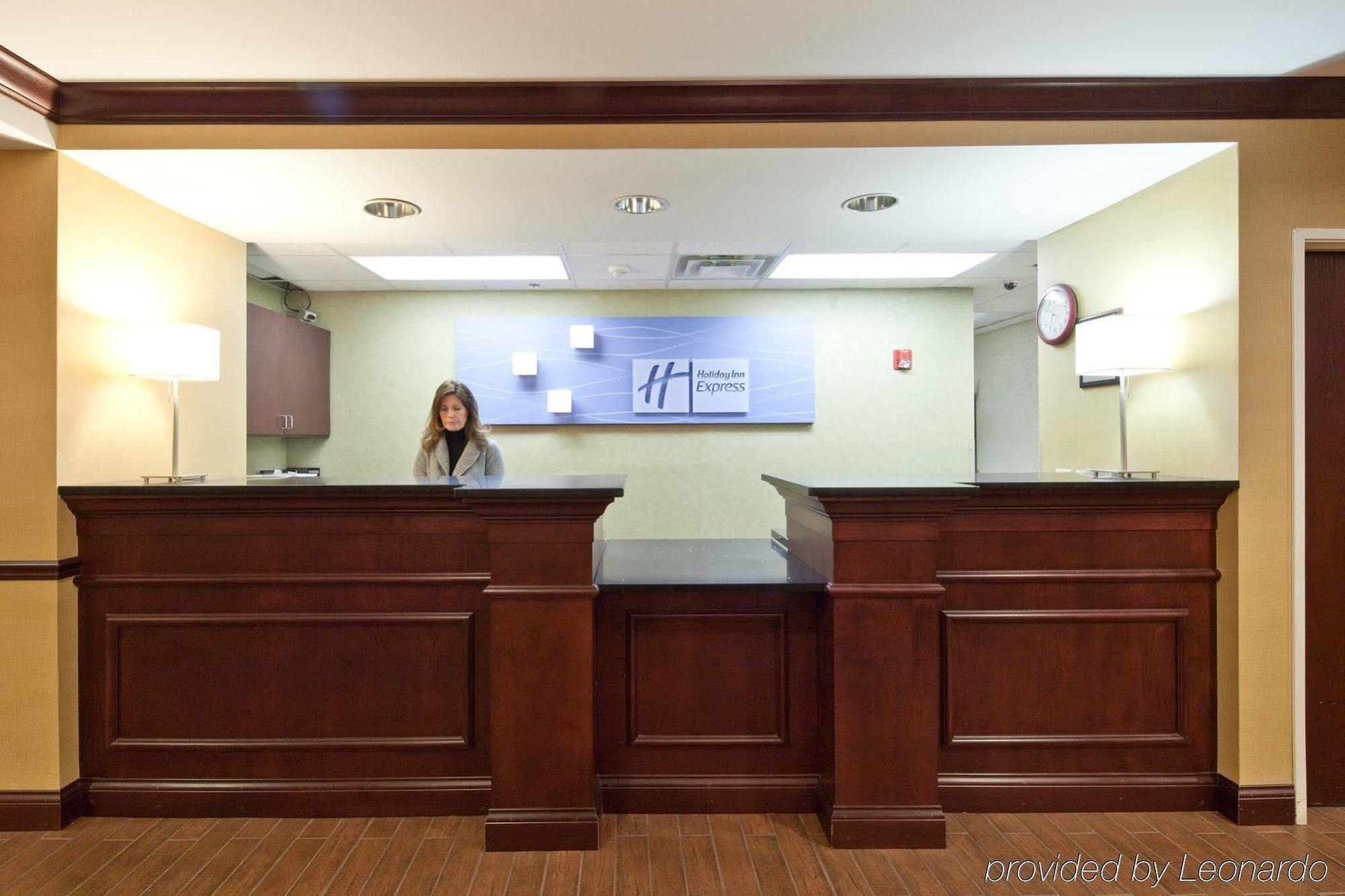 Quality Inn & Suites Лоренсберг Экстерьер фото